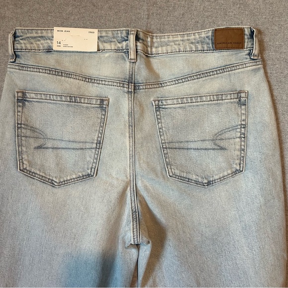 American Eagle Strigid Mom Jean Lightwash Whitewash Sz 14S AEO New Petite Short - Picture 4 of 14